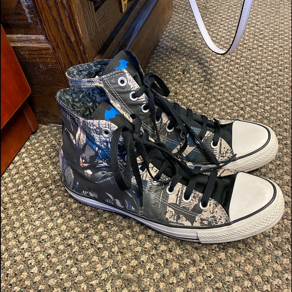 Like new High top Batman-style converse.